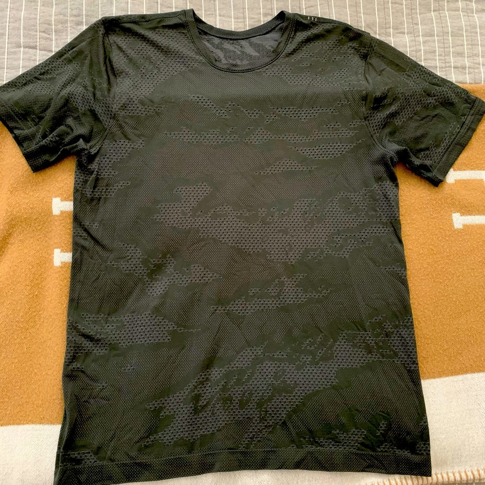 Men’s Lululemon Camo Print ‘Metal Vent’ Shirt